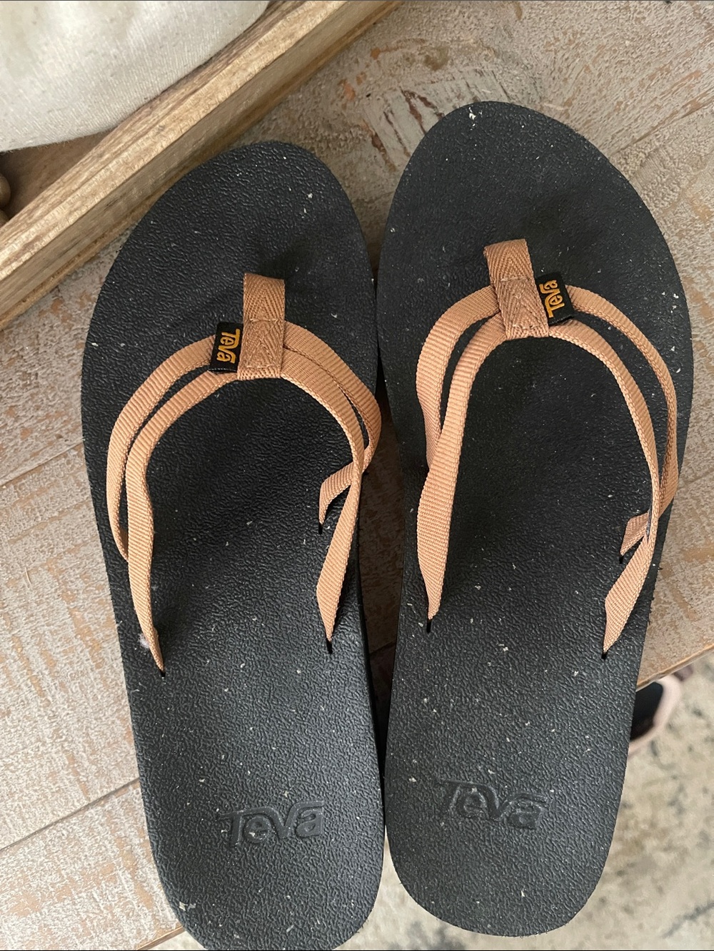 NEW Teva Black Flip-Flop Sandals with Brown Straps 8